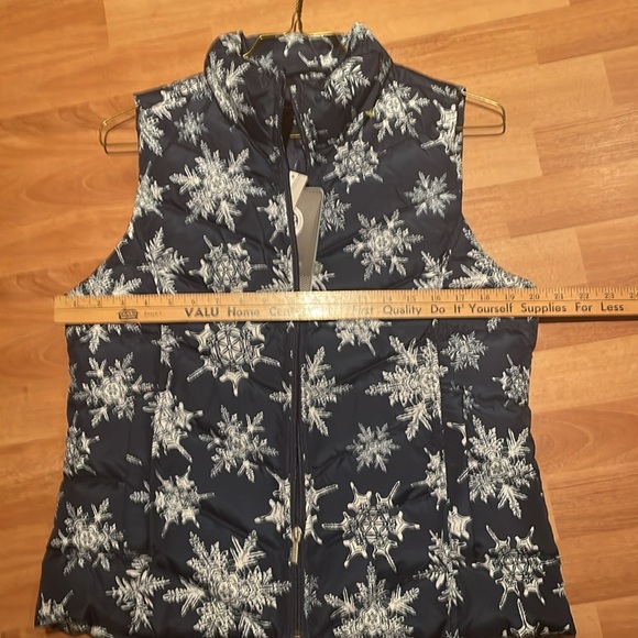 Hyper Dry water Resistant Down by Lands’End Snowflake Sleeveless Vest Jacket - Picture 11 of 13